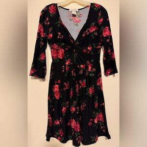 NWOT Planet Gold Black and Floral Twist-Front Dress size Large